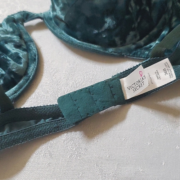 Victoria's Secret Vintage Green Crushed Velvet Underwire Padded Bra Size 36B - Picture 14 of 14
